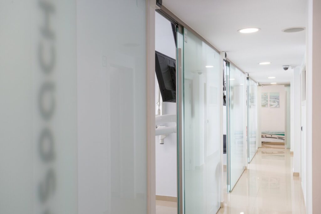 CLINICA DENTAL EN IBIZA CON VARIOS GABINETES